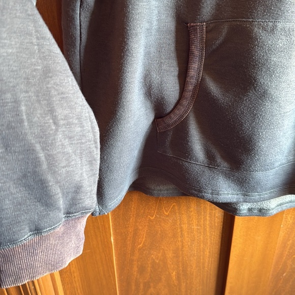 Hem & Thread Sweatshirt - Picture 5 of 6